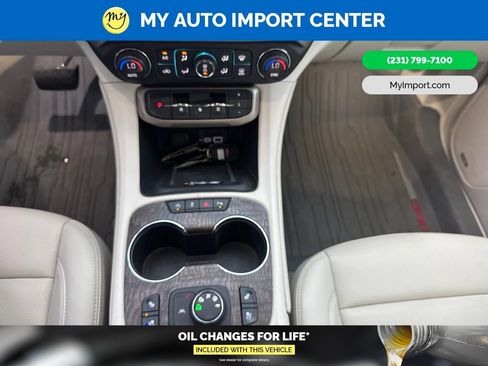Used 2021 GMC Acadia Denali w/ Denali Ultimate Package AWD/4WD image 21