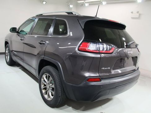 Used 2019 Jeep Cherokee Latitude Plus w/ Cold Weather Group AWD/4WD image 16