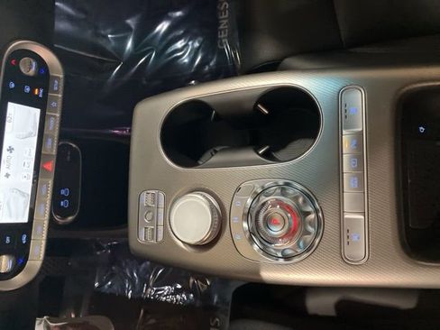 Used 2024 Genesis GV60 RWD image 18