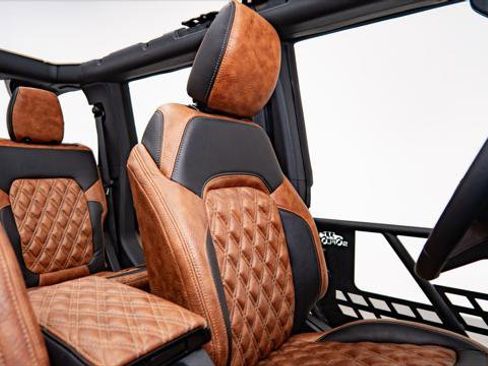 Used 2024 Ford Bronco Outer Banks w/ Sasquatch Package AWD/4WD image 3