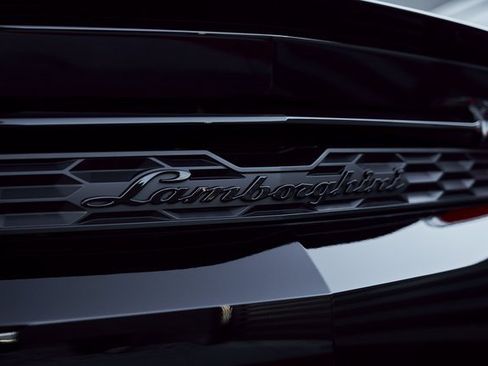 Used 2025 Lamborghini Urus SE image 12