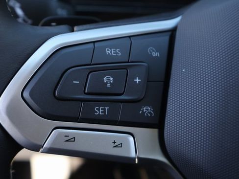 New 2026 Volkswagen Taos SE image 25