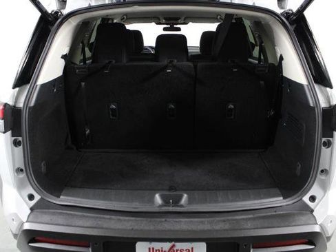 Certified 2025 Nissan Pathfinder SV FWD image 18