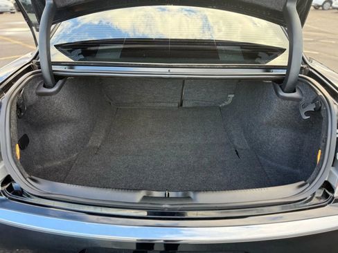 Used 2018 Chrysler 300 Touring L image 15