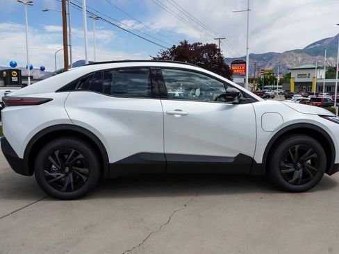 New 2026 Toyota C-HR AWD/4WD image 8