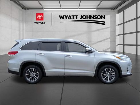Used 2018 Toyota Highlander XLE AWD/4WD image 7