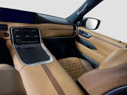 Used 2025 Nissan Armada Platinum Reserve w/ Convenience Package image 17