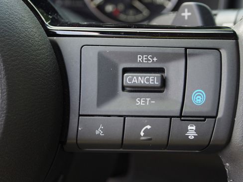 Used 2023 Nissan Rogue SV w/ SV Premium B Package image 23