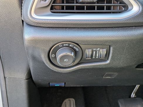 New 2026 Chrysler Pacifica Select image 14