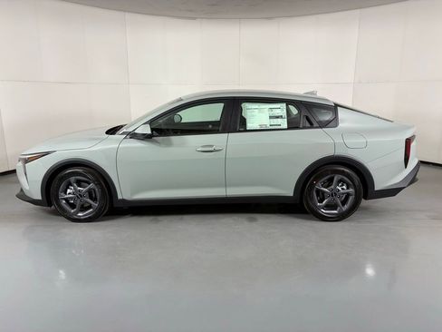 New 2026 Kia K4 LXS image 5