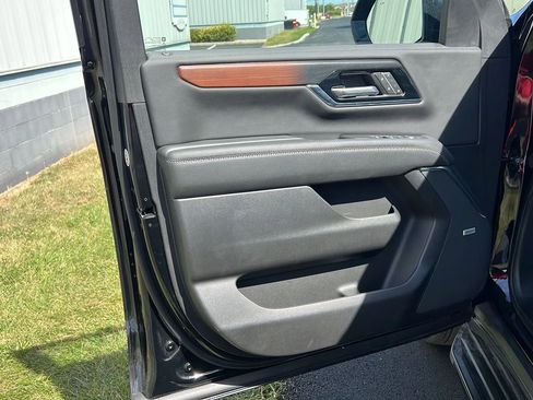 Used 2025 GMC Yukon Denali image 9