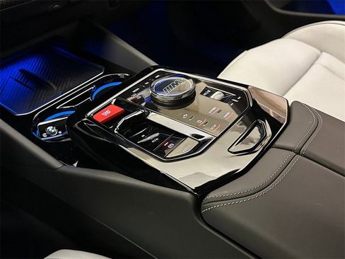 Used 2025 BMW M5 w/ Carbon Package image 25