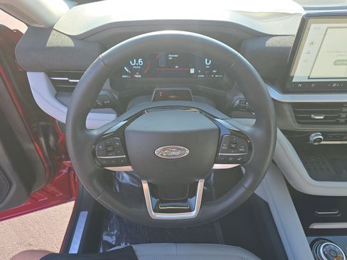 Used 2025 Ford Explorer Platinum w/ Ultimate Package image 31