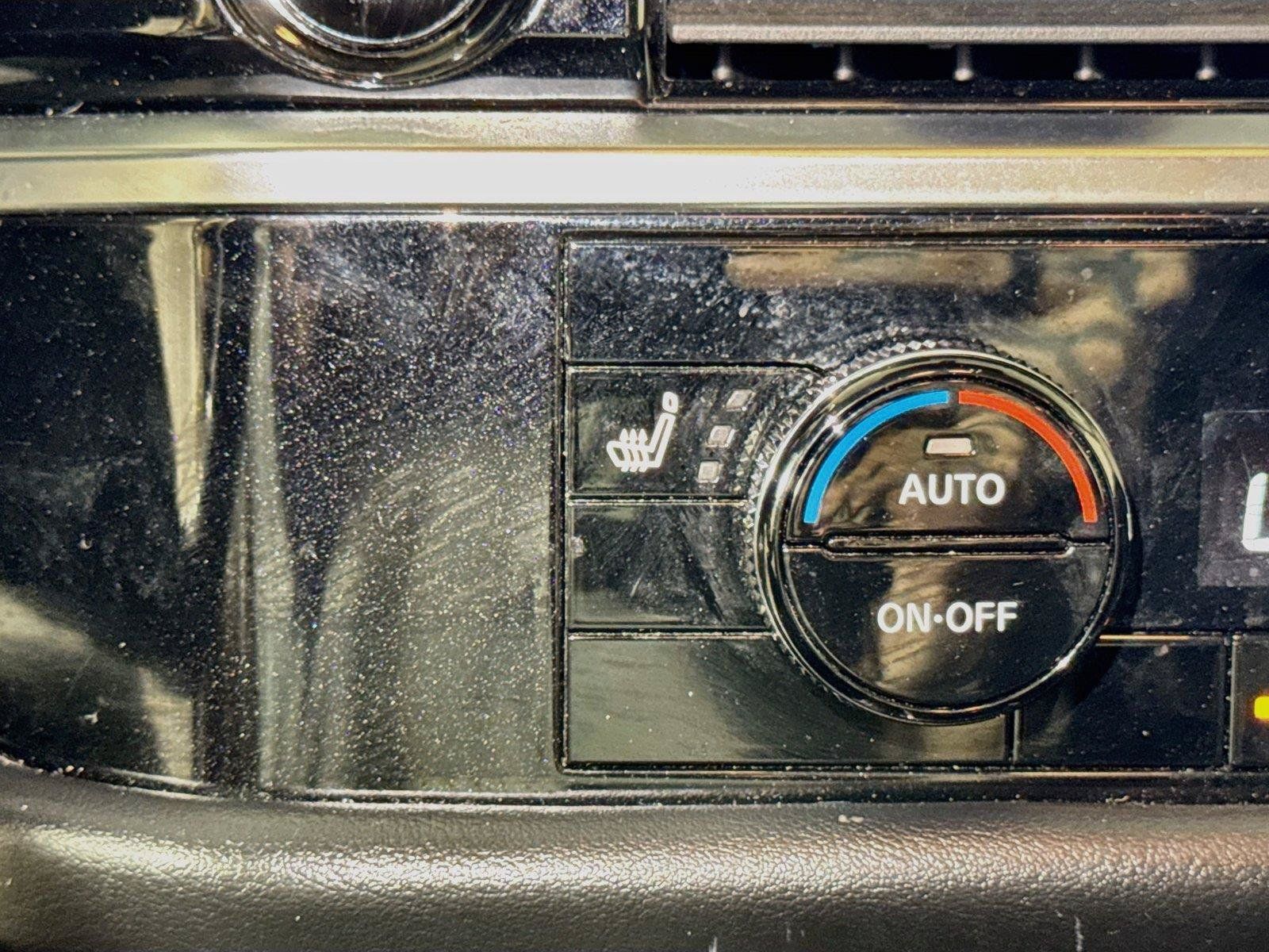 Used 2025 Nissan Pathfinder SL FWD image 18