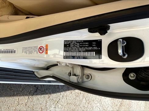 Used 2017 Lexus LX 570 4WD w/ Luxury Package image 19