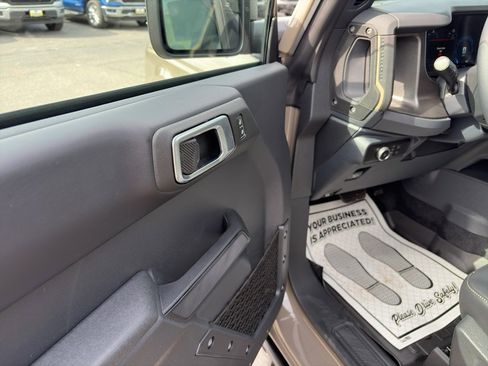 New 2026 Ford Bronco Badlands w/ Sasquatch Package AWD/4WD image 9