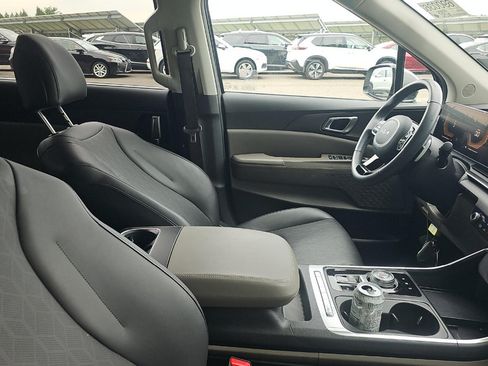 Used 2025 Kia Carnival EX FWD image 14