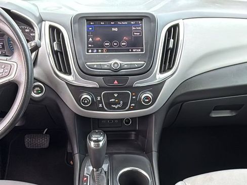 Used 2020 Chevrolet Equinox LS image 33