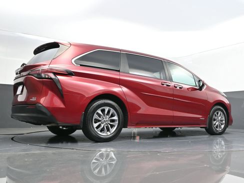 Used 2021 Toyota Sienna XLE image 59