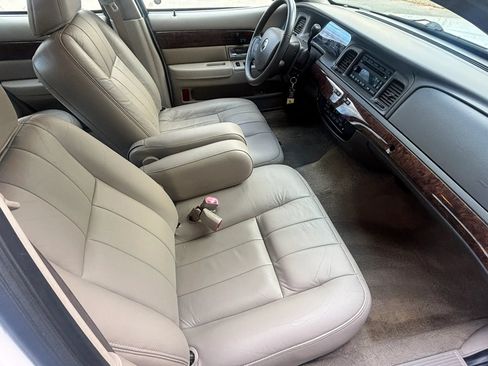 Used 2009 Mercury Grand Marquis LS RWD image 16