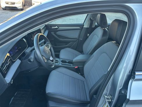 Used 2025 Volkswagen Jetta SE image 25