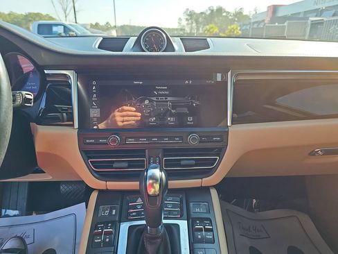 Used 2019 Porsche Macan image 25