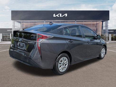Used 2016 Toyota Prius Two FWD image 4
