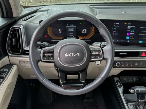 Used 2025 Kia Sorento EX w/ Panoramic Sunroof Package FWD image 18