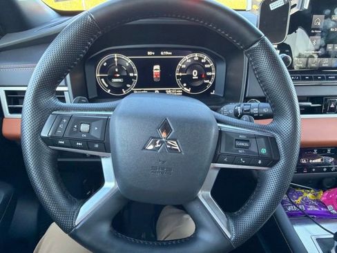 Used 2025 Mitsubishi Outlander SEL AWD/4WD image 15