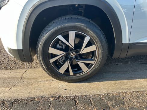 Used 2023 Volkswagen Atlas Cross Sport SE FWD image 28