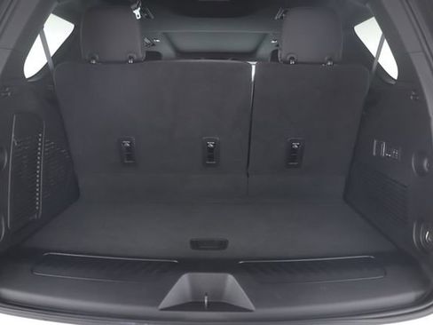 Used 2024 GMC Yukon SLT w/ SLT Premium Package AWD/4WD image 32