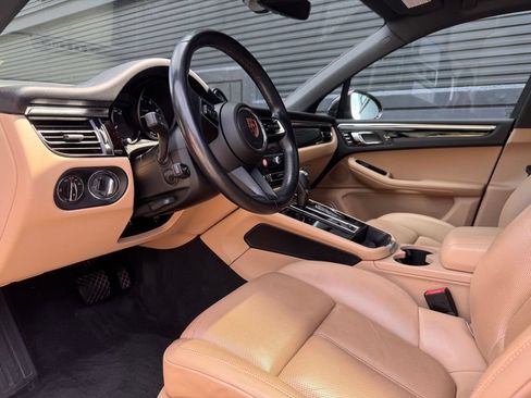 Used 2024 Porsche Macan AWD/4WD image 4