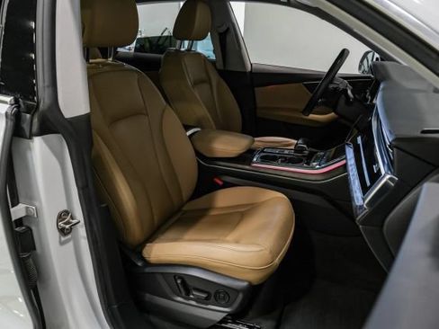 Used 2019 Audi Q8 Premium Plus w/ Premium Plus AWD/4WD image 25