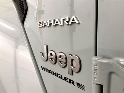 Used 2024 Jeep Wrangler Unlimited Sahara AWD/4WD image 13