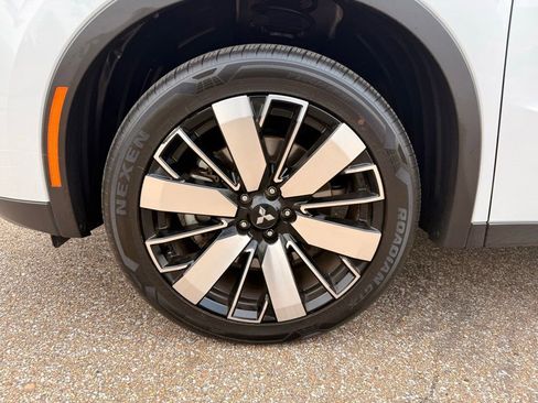 Used 2025 Mitsubishi Outlander SE FWD image 13