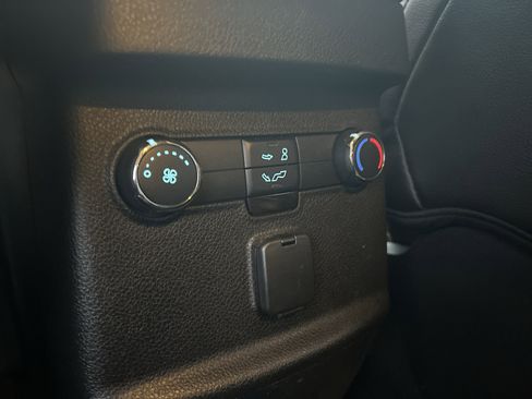 Used 2017 Ford Explorer XLT w/ Equipment Group 202A image 28