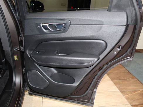 Used 2022 Volvo XC60 B5 Momentum w/ Protection Package Premier FWD image 32