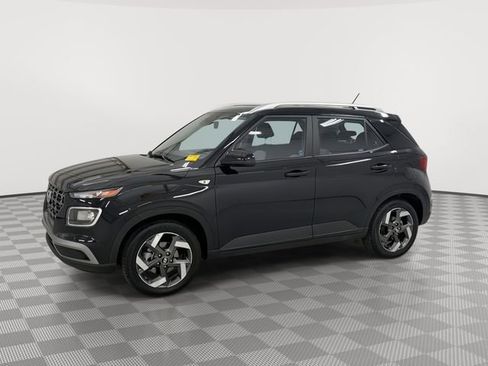 Used 2026 Hyundai Venue SEL FWD image 5