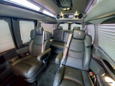 Used 2025 Chevrolet Express 2500 w/ Driver Convenience Package RWD image 3