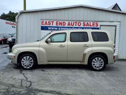 Used 2009 Chevrolet HHR LT image 2