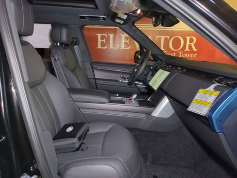 New 2026 Land Rover Range Rover Long Wheelbase SE AWD/4WD image 29