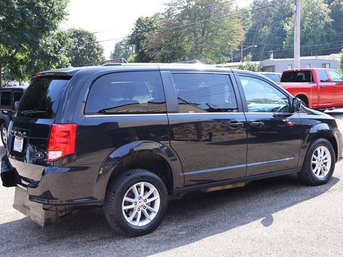 Used 2018 Dodge Grand Caravan SXT FWD image 16