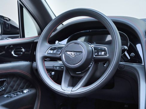 Used 2022 Bentley Bentayga AWD/4WD image 54