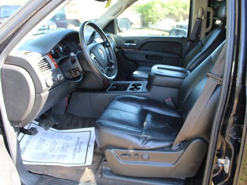Used 2011 Chevrolet Suburban LT AWD/4WD image 15