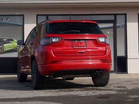 Used 2022 Jeep Compass Limited w/ (RED) Package image 4