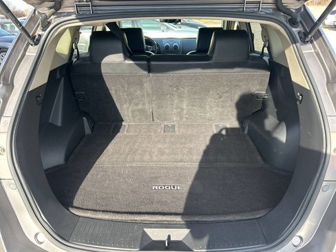 Used 2011 Nissan Rogue SV w/ SL Pkg image 16