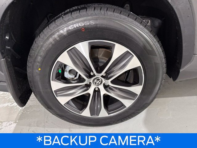 Used 2022 Toyota Highlander XLE AWD/4WD image 15