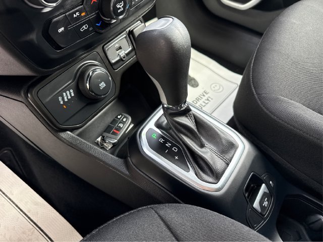 Used 2021 Jeep Renegade Latitude AWD/4WD image 36