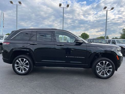Used 2022 Jeep Grand Cherokee Overland w/ Luxury Tech Group IV AWD/4WD image 41