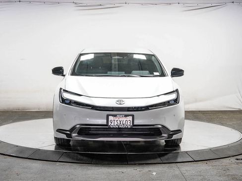 Used 2025 Toyota Prius Plug-In Hybrid FWD image 6